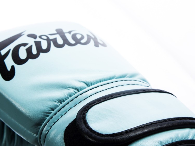 RĘKAWICE BOKSERSKIE FAIRTEX BGV20 (light blue) (6).jpg