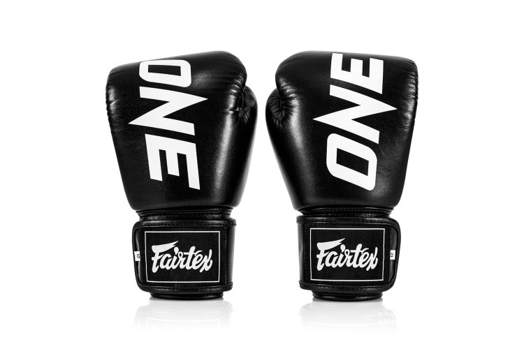 Rękawice bokserskie FAIRTEX ONE X ONE Championship (black) (3).jpg