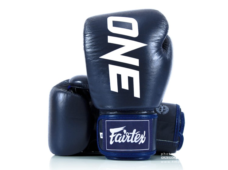 Rękawice bokserskie FAIRTEX ONE X ONE Championship (blue) (1).jpg