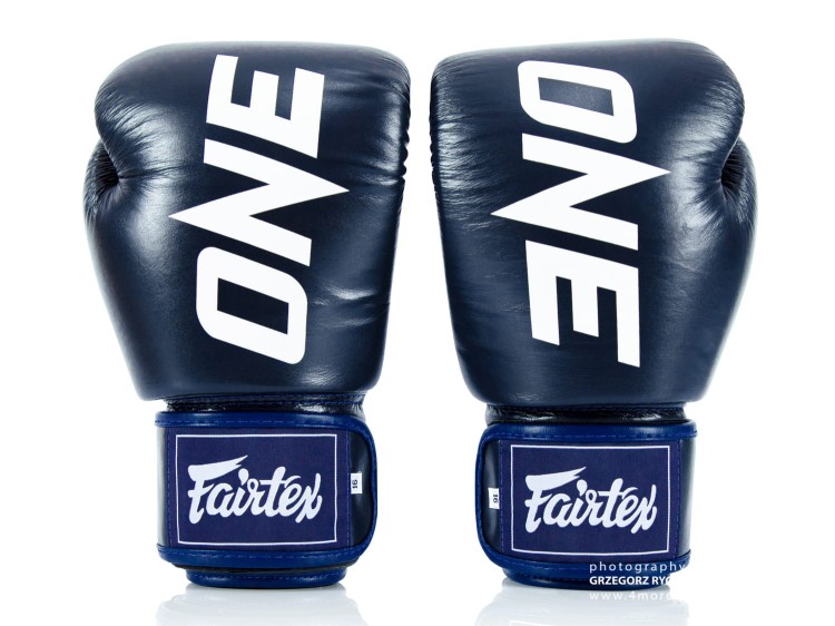 Rękawice bokserskie FAIRTEX ONE X ONE Championship (blue) (2).jpg