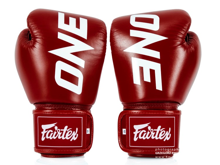Rękawice bokserskie FAIRTEX ONE X ONE Championship (red) (2).jpg