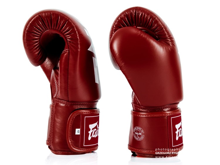 Rękawice bokserskie FAIRTEX ONE X ONE Championship (red) (3).jpg