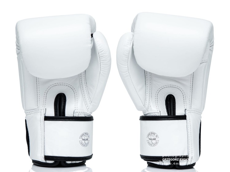 Rękawice bokserskie FAIRTEX ONE X ONE Championship (white) (4).jpg