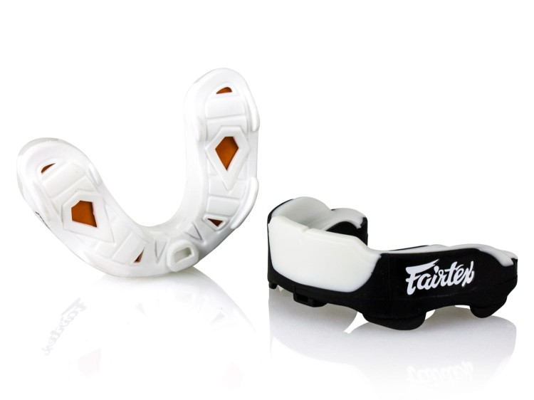 Ochraniacz na zęby (szczęki) FAIRTEX MG3 (blackwhite) (2).jpg