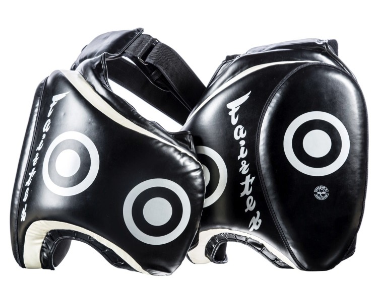 Tarcze na uda Fairtex TP3 (blackwhite) (3).jpg