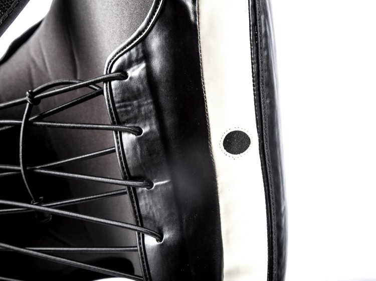 Tarcze na uda Fairtex TP3 (blackwhite) (4).jpg