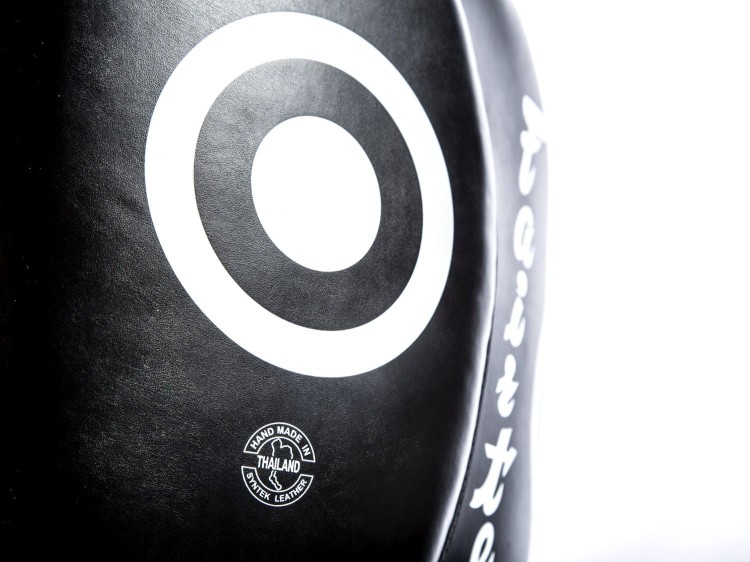 Tarcze na uda Fairtex TP3 (blackwhite) (5).jpg