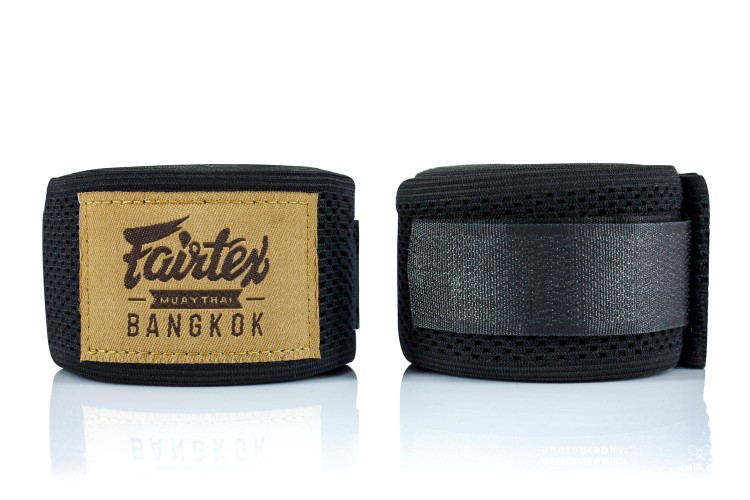 Bandaże bokserskie (owijki) FAIRTEX HW4 (black) 4,5m (1).jpg