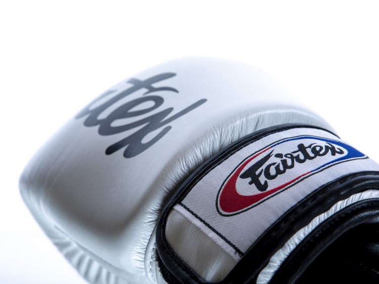 Rękawice bokserskie FAIRTEX BGV19 (white) (6).jpg