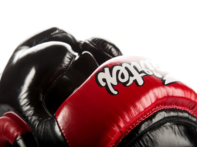 KASK BOKSERSKI SPARINGOWY FAIRTEX HG13 (red) Diagonal Vision Sparring (4).jpg